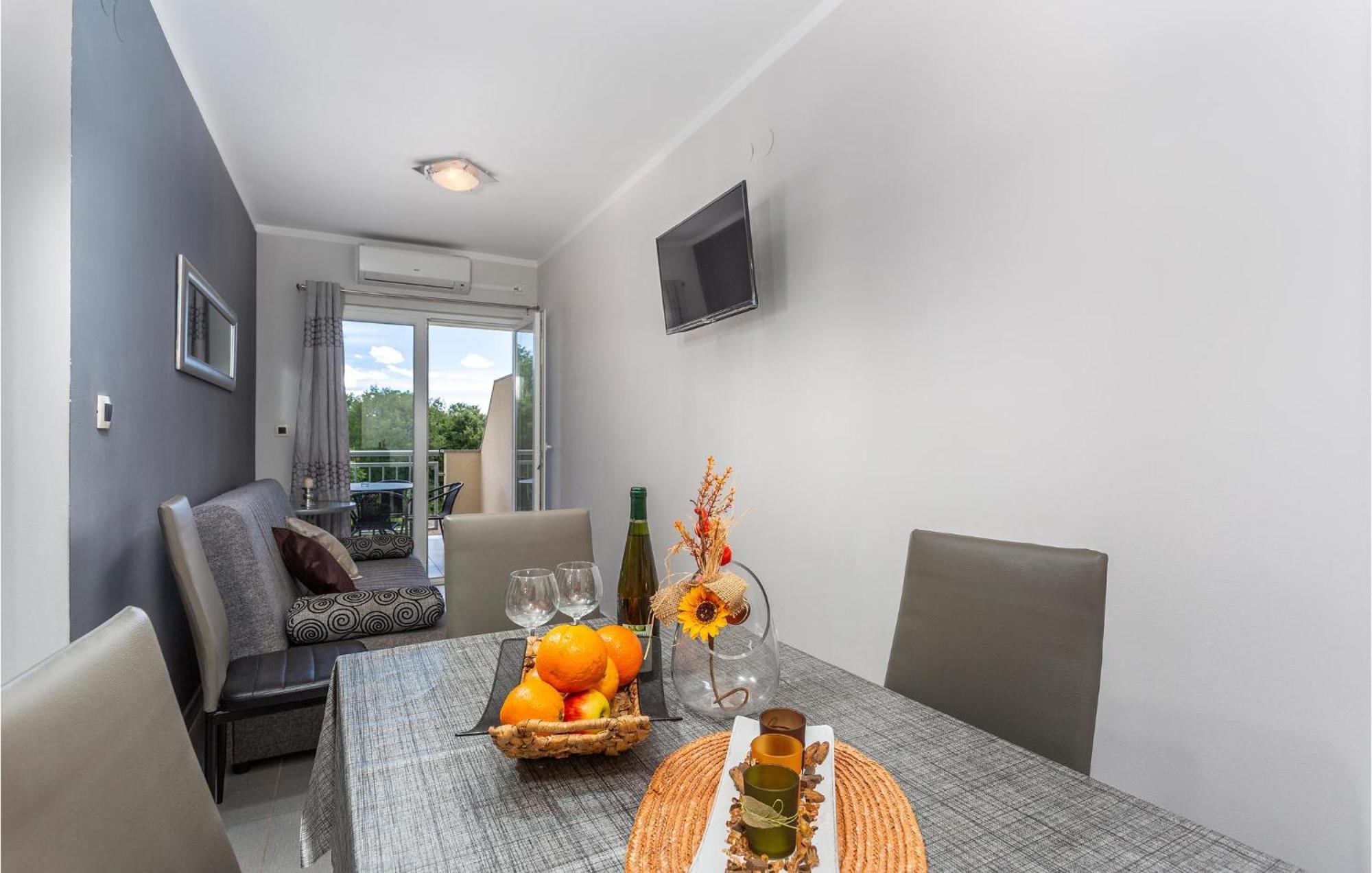 Beautiful Apartment In Pinezici With Wifi מראה חיצוני תמונה